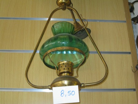 Candeeiro antigo em ferro e  vidro verde - Preço 8,50€